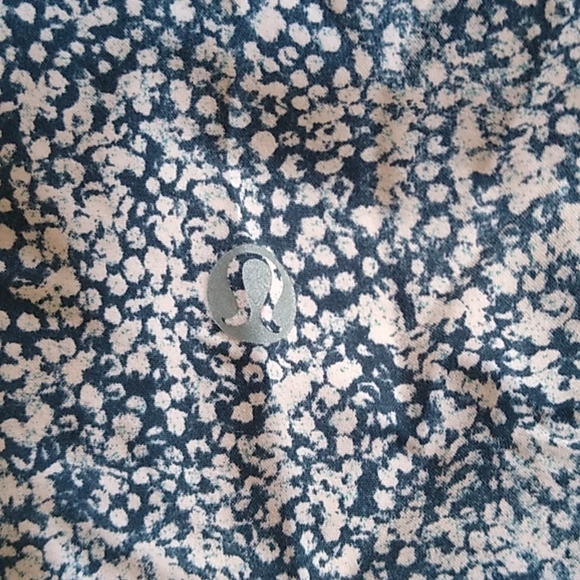 Lululemon women's light weight athletic jacket Runaway - Picture 9 of 12